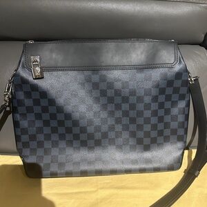 Louis Vuitton Messenger Bag